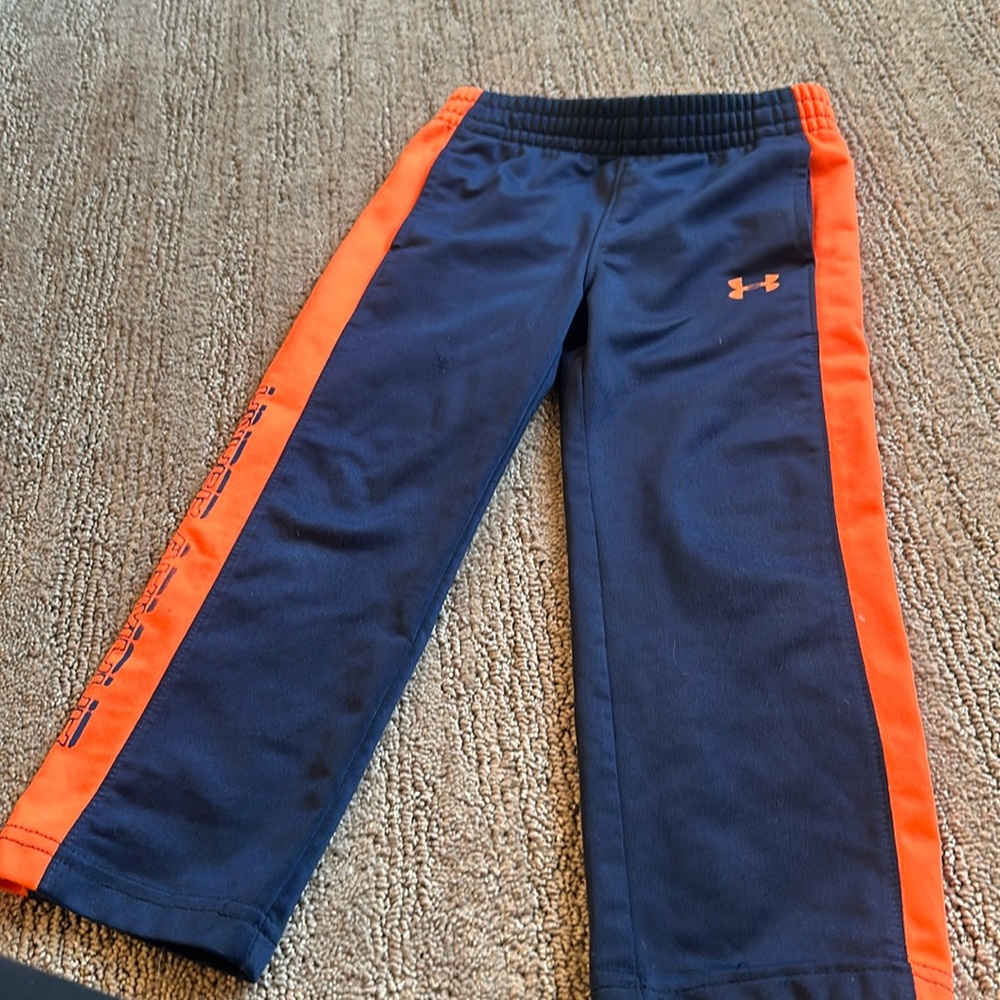 Boys Under Armour pants size 3T. Used condition, small spot on side.